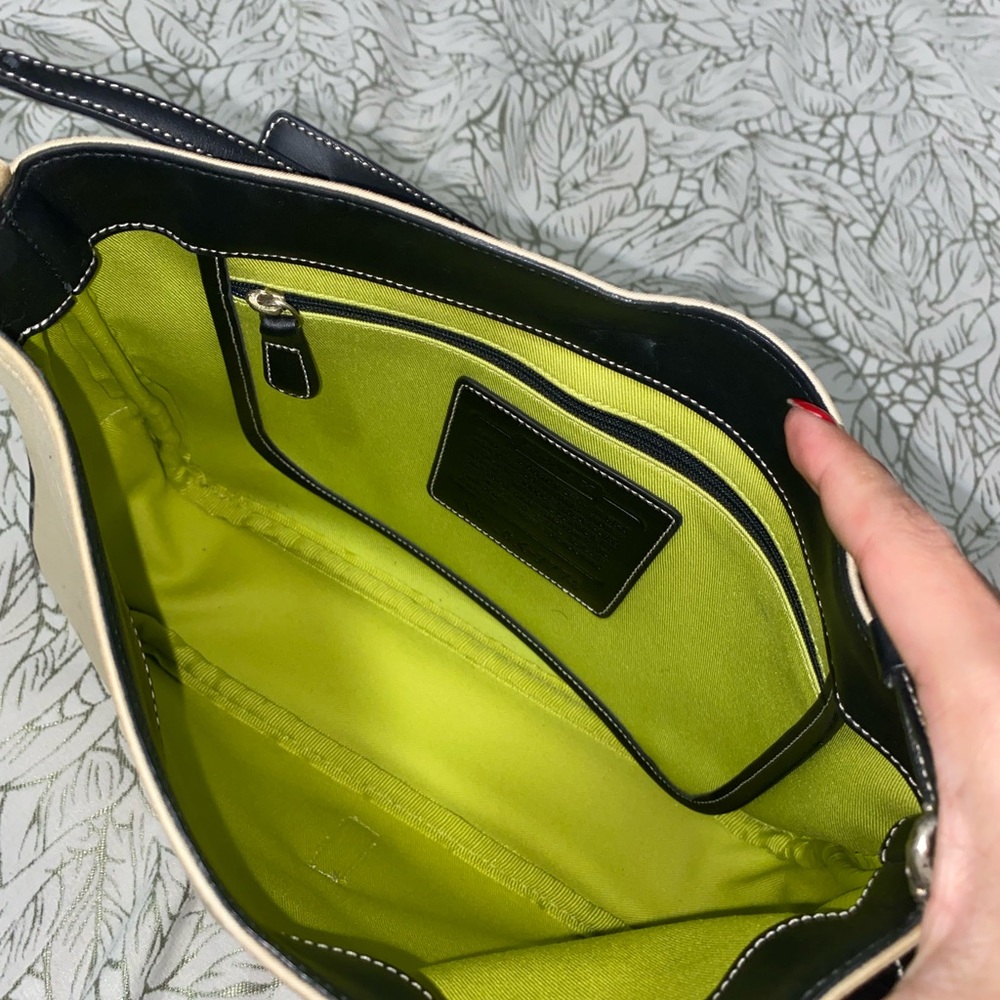 Coach Cream and Black Shoulder Bag with Structured Design - Picture 5 of 6